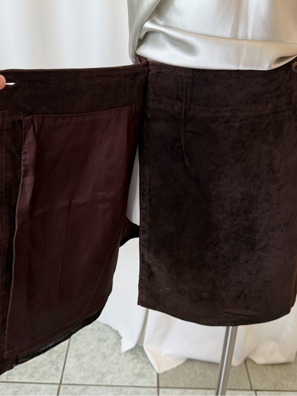 Vintage Ann Taylor Brown Leather Suede Wrap Skirt - Size 4. - Picture 6 of 15